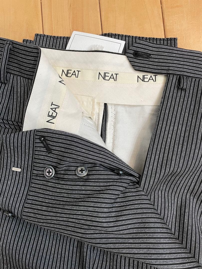 NEAT ストライプ テーパードスラックス44グレー - メルカリ