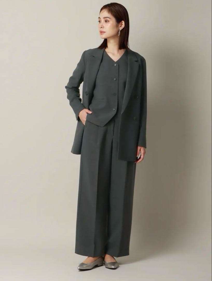 スーツスクエア　ダブルブレストジャケットとパンツセットアップ グレー スーツスクエア ダブルブレストジャケットとパンツセットアップ グレー