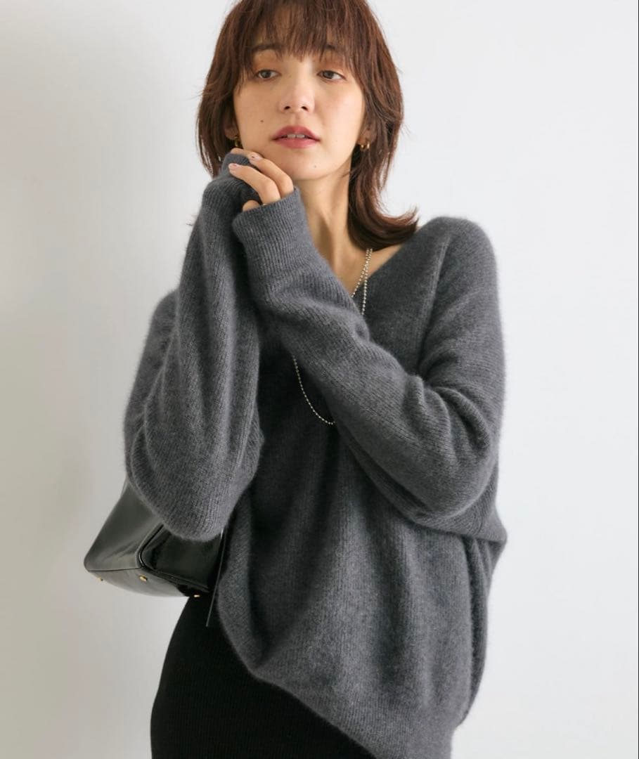 【新品・タグ付】リヴドロワ ヘアリーウール片畦Vネックニット チャコールグレー 抜け感シルエット】ヘアリーウール片畦Vネックニット | RIVE DROITE