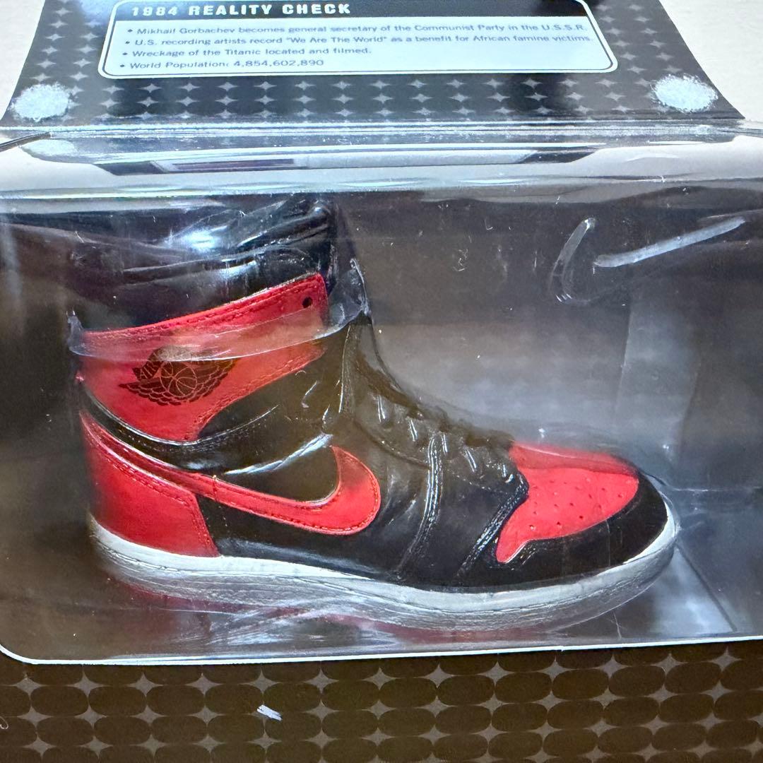 限定3000個 NIKEナイキ エアジョーダン 陶器 フィギュア 黒赤 - メルカリ