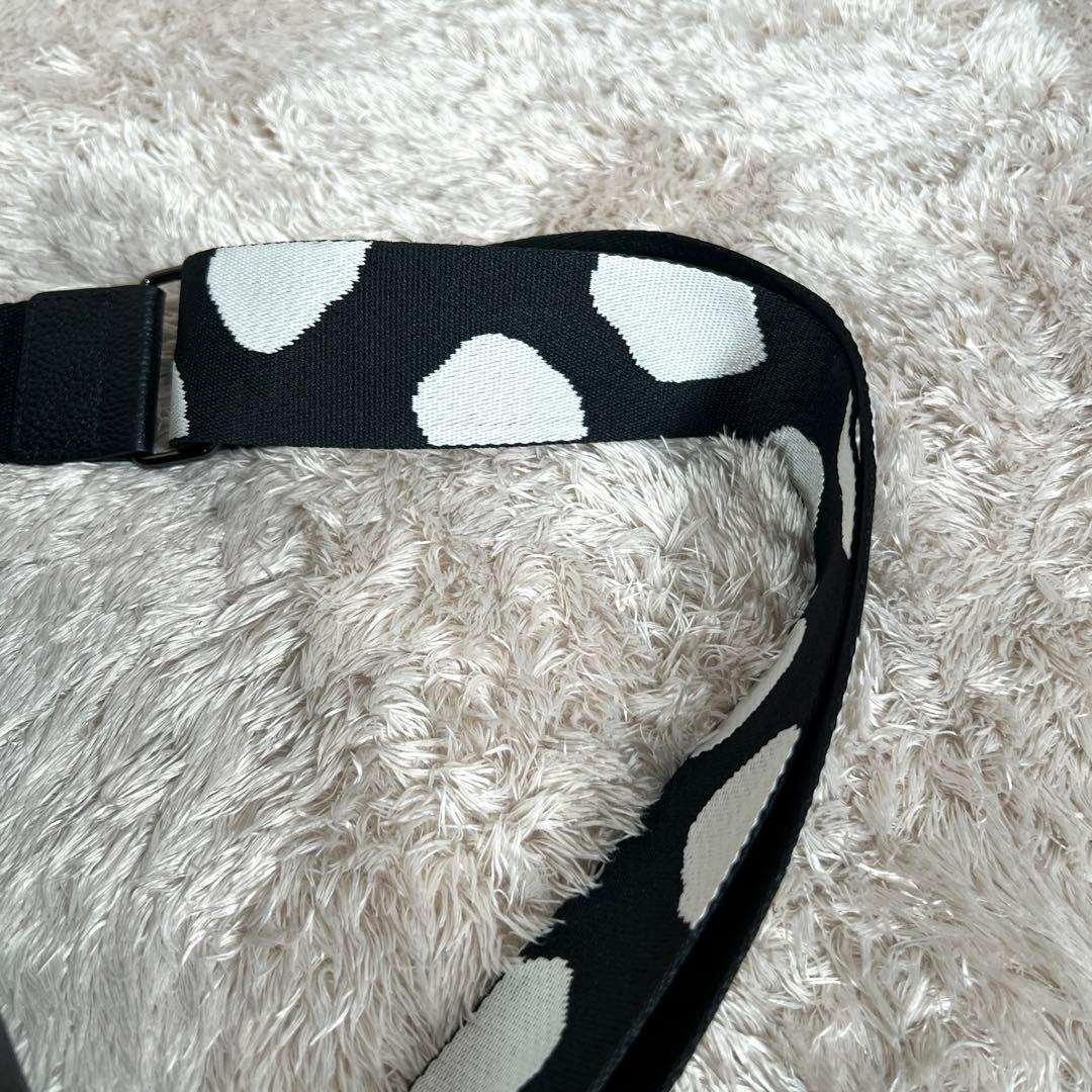 イアパピヨネ ワイドテープショルダーバッグ ボディバッグ