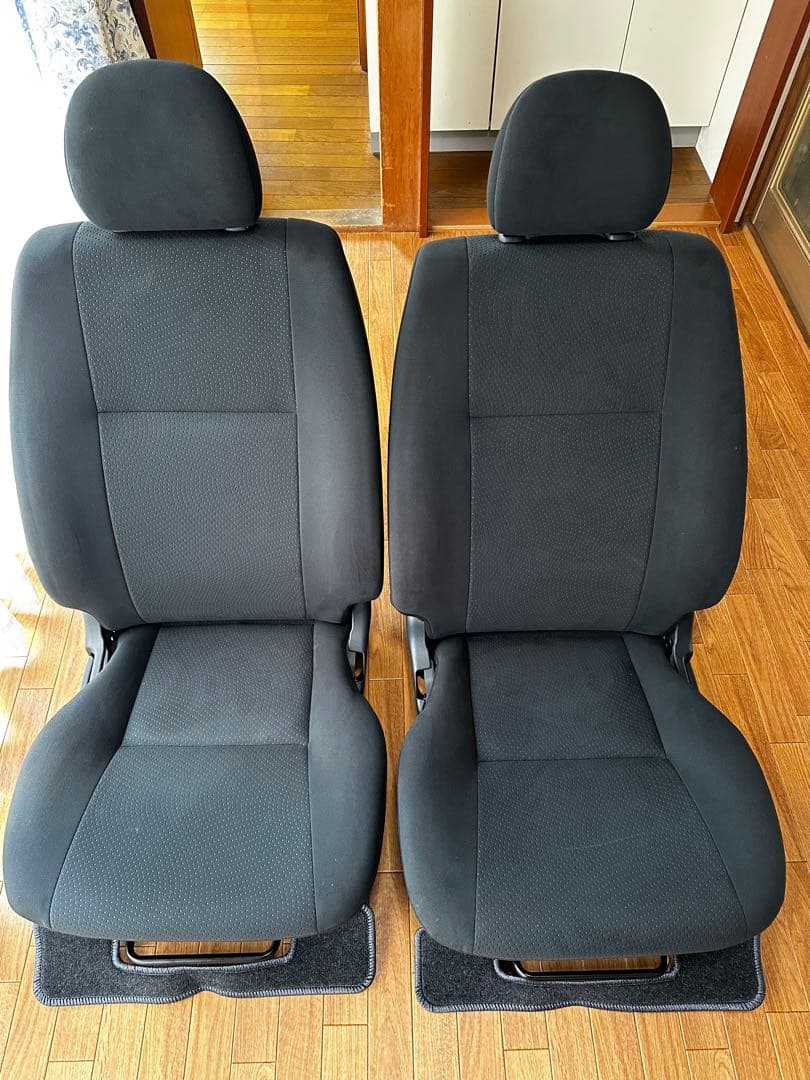 新車外し未使用新品現行型ハイエーススーパーGL用純正フロントシート