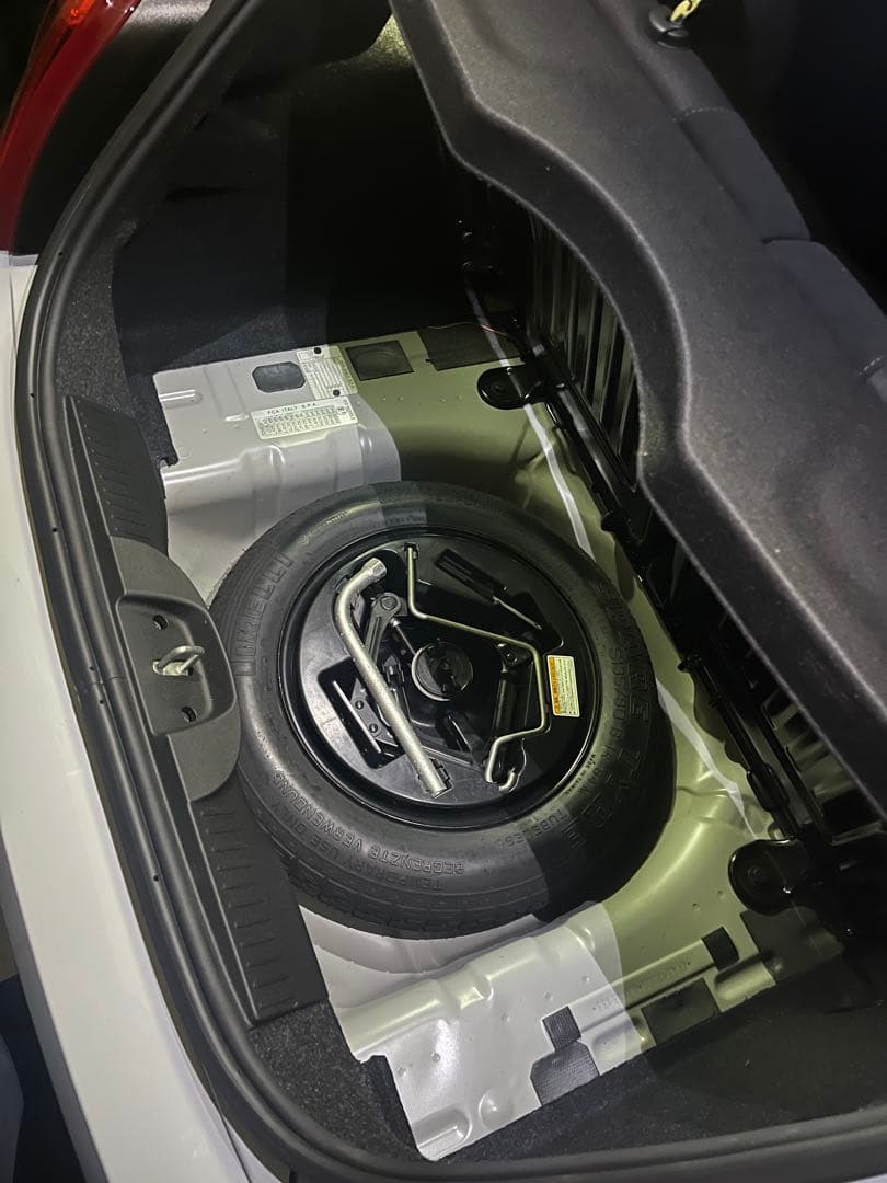 アバルト の緊急用に フィアット500 スペアタイヤ工具セット 送料込み