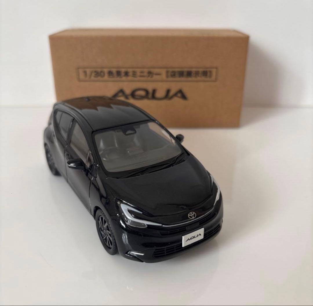 トヨタ 新型アクア 後期型 ミニカーカラーサンプル ブラック 黒