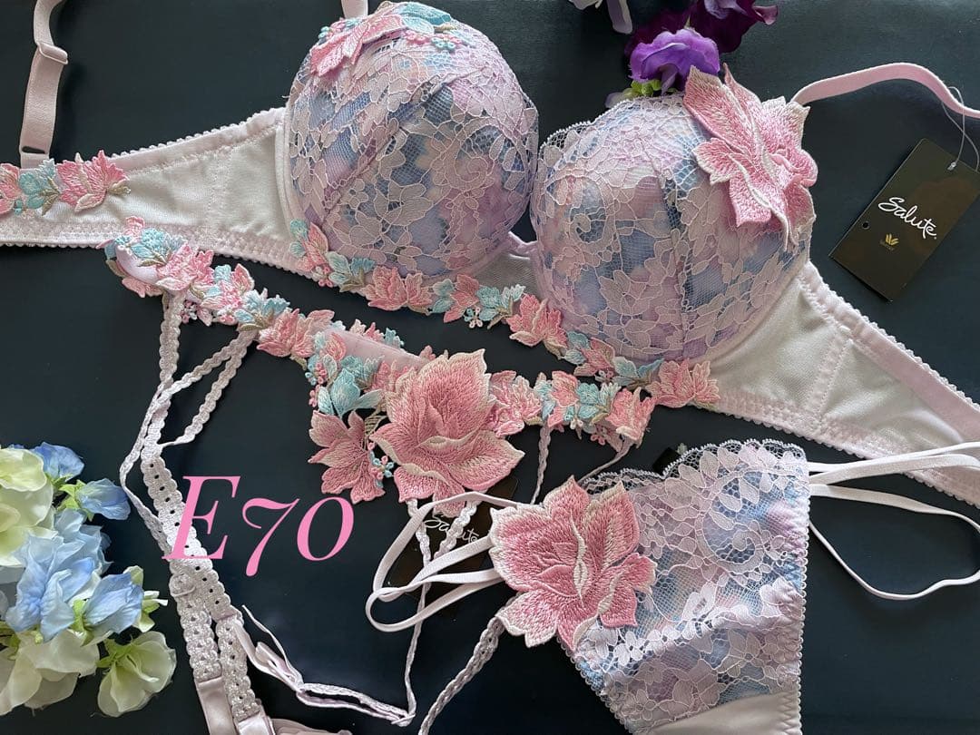 サルート E70/M 3点セット PU パリ - メルカリ