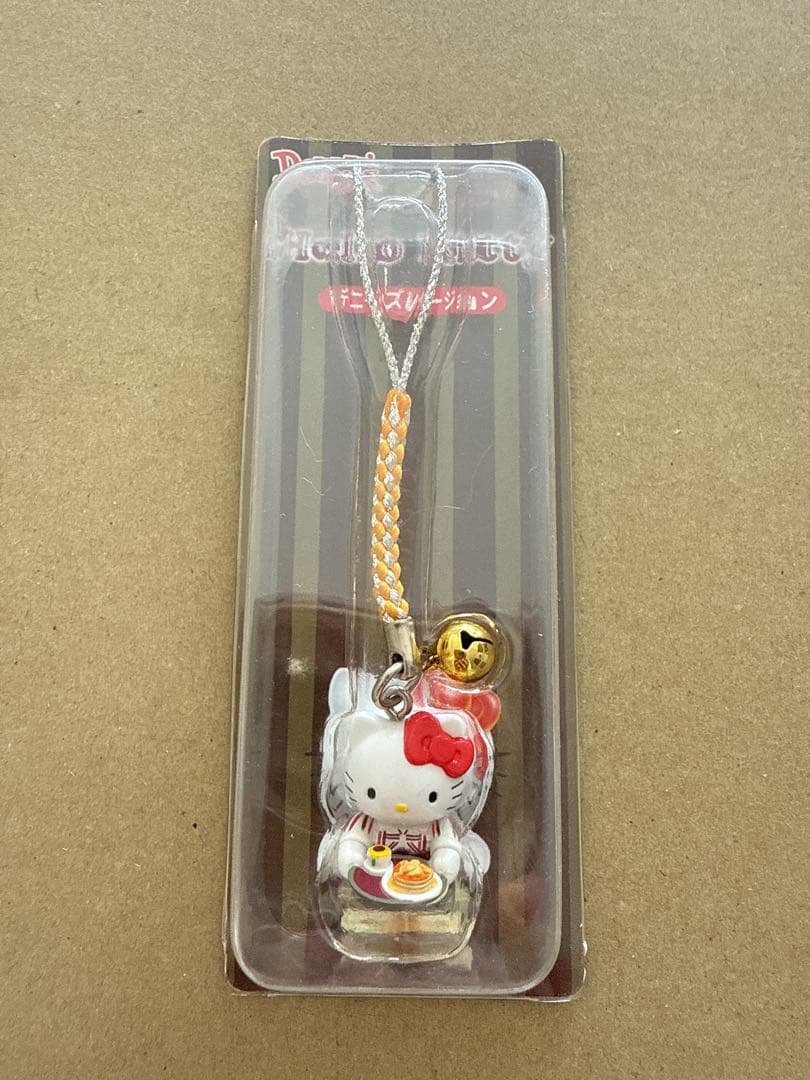 デニーズ限定　キティ　ストラップ 希少人気　地域限定 希少 激レア 新品 ご当地 ハローキティ デニーズ 店員 ストラップ
