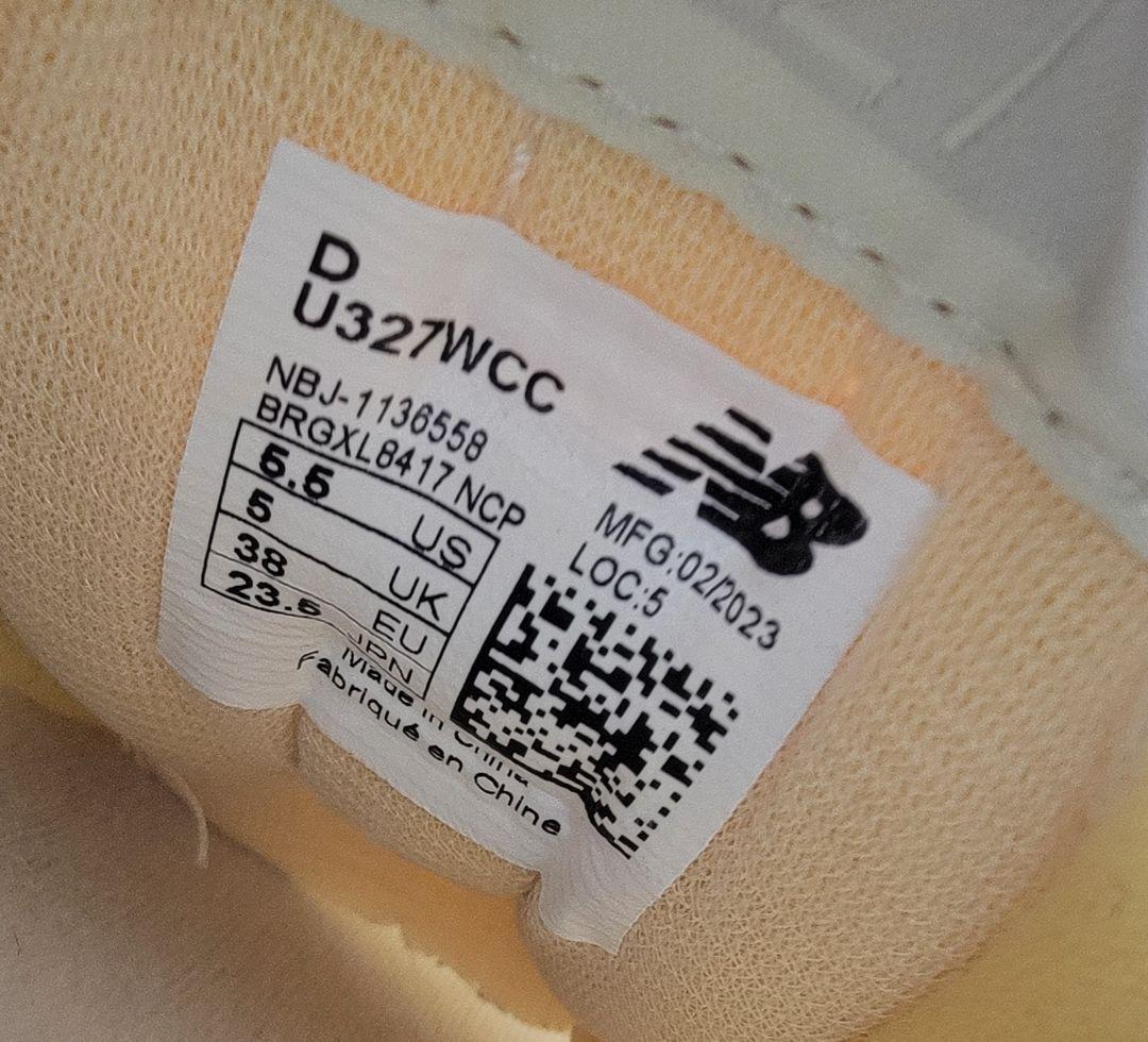 ニューバランス U327WCC ホワイト 23.5cm