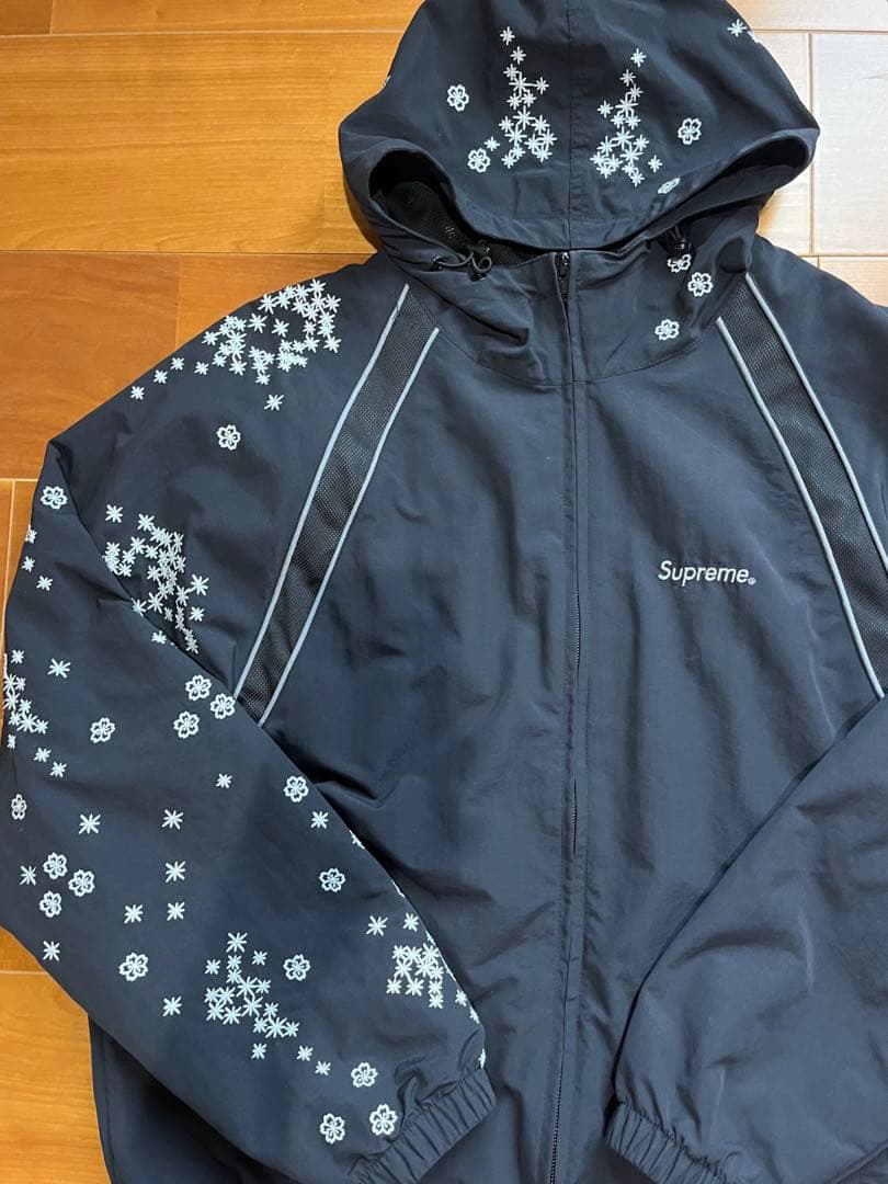 Supreme aoi glow-in-the-dark trackjacket - メルカリ