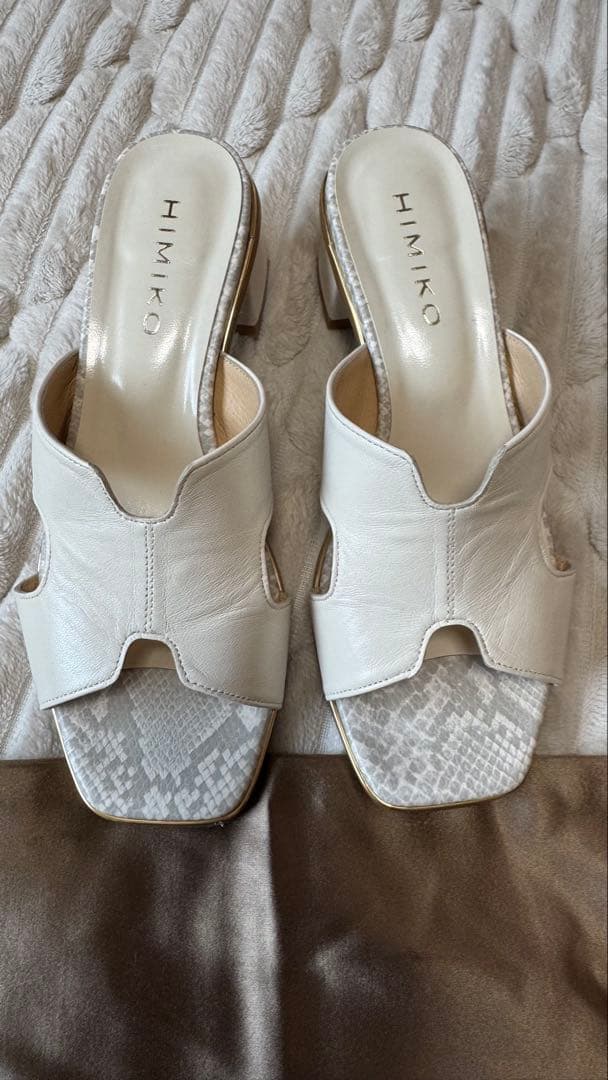 HIMIKO オープントゥ ホワイトミュール 本革(シープ) - メルカリ