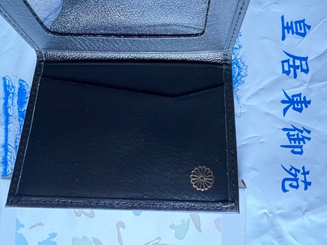 新品☆皇居 パスケース カードケース 皇居 菊 本革 定期入れ 黒