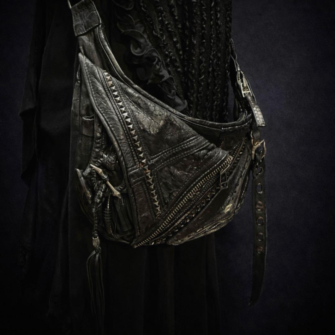 KMRii 初期デザイン アーカイブ レザー スタッズ ショルダーバッグ