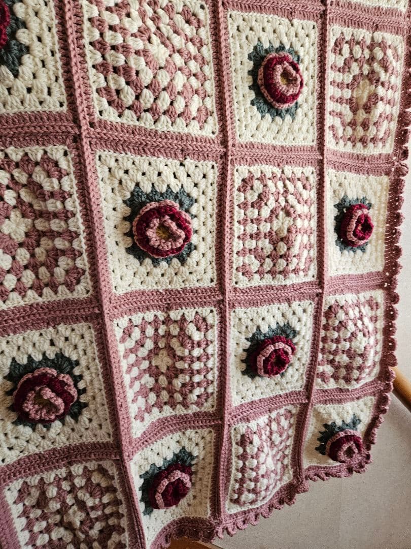 立体お花モチーフ　マルチカバー 受注製作・送料込み】立体お花のモチーフ編みマルチカバー 膝掛け 花柄