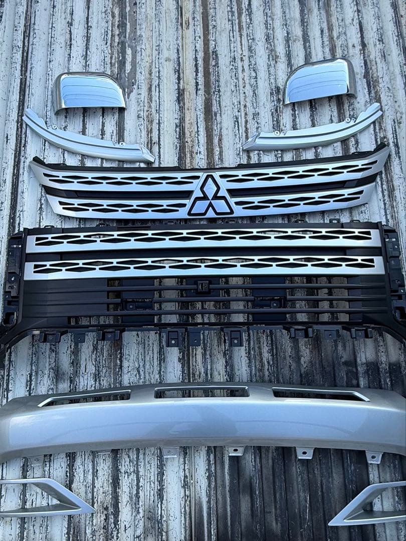 デリカD5 フロントグリルセット　サイドミラー デリカD5 フロントグリルセット サイドミラー - メルカリ