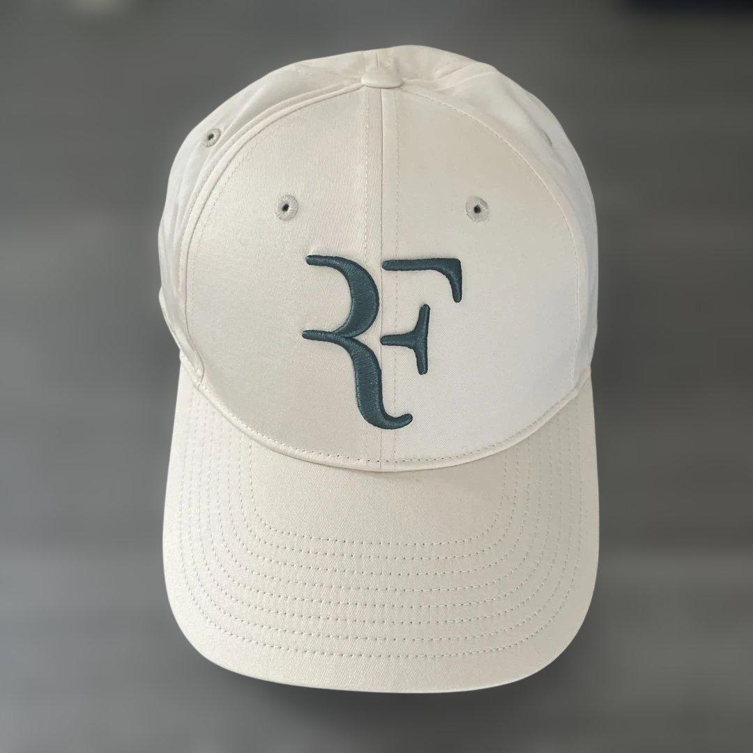 ユニクロで予約販売】ロジャー・フェデラー選手の「引退記念 RF