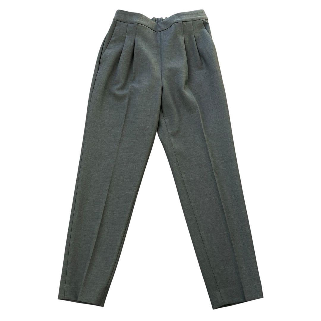 極美品 グリーンレーベル ノーカラー パンツスーツ38 グレー 洗える