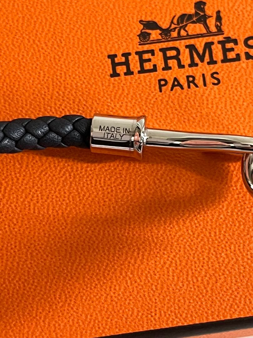 HERMES ブラックレザーブレスレット《ジャンボH》