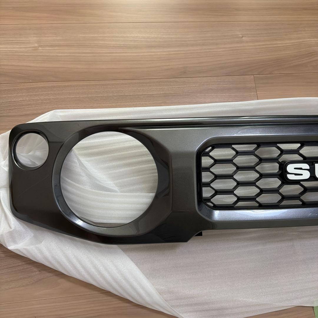 SUZUKI純正オプションフロントグリル ジムニー用 ガンメタ - メルカリ