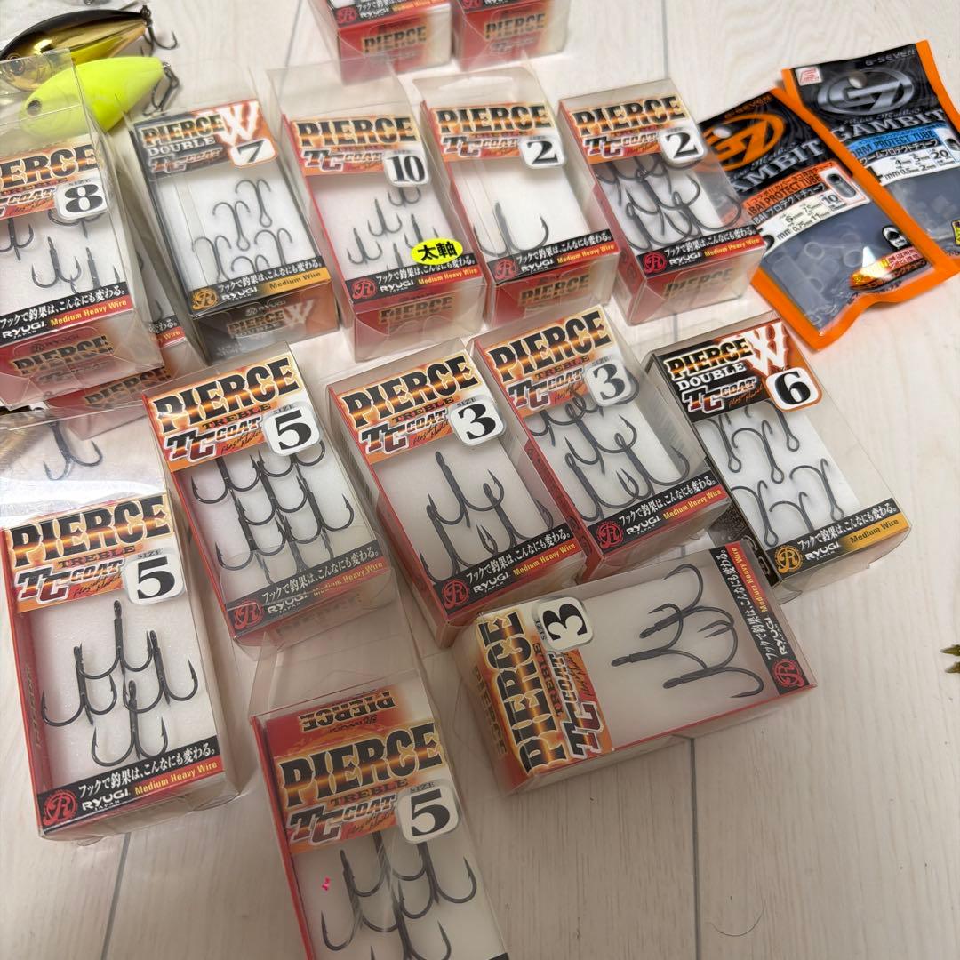 ハードルアー多数 クランク チャター バイブレーションなど フックも