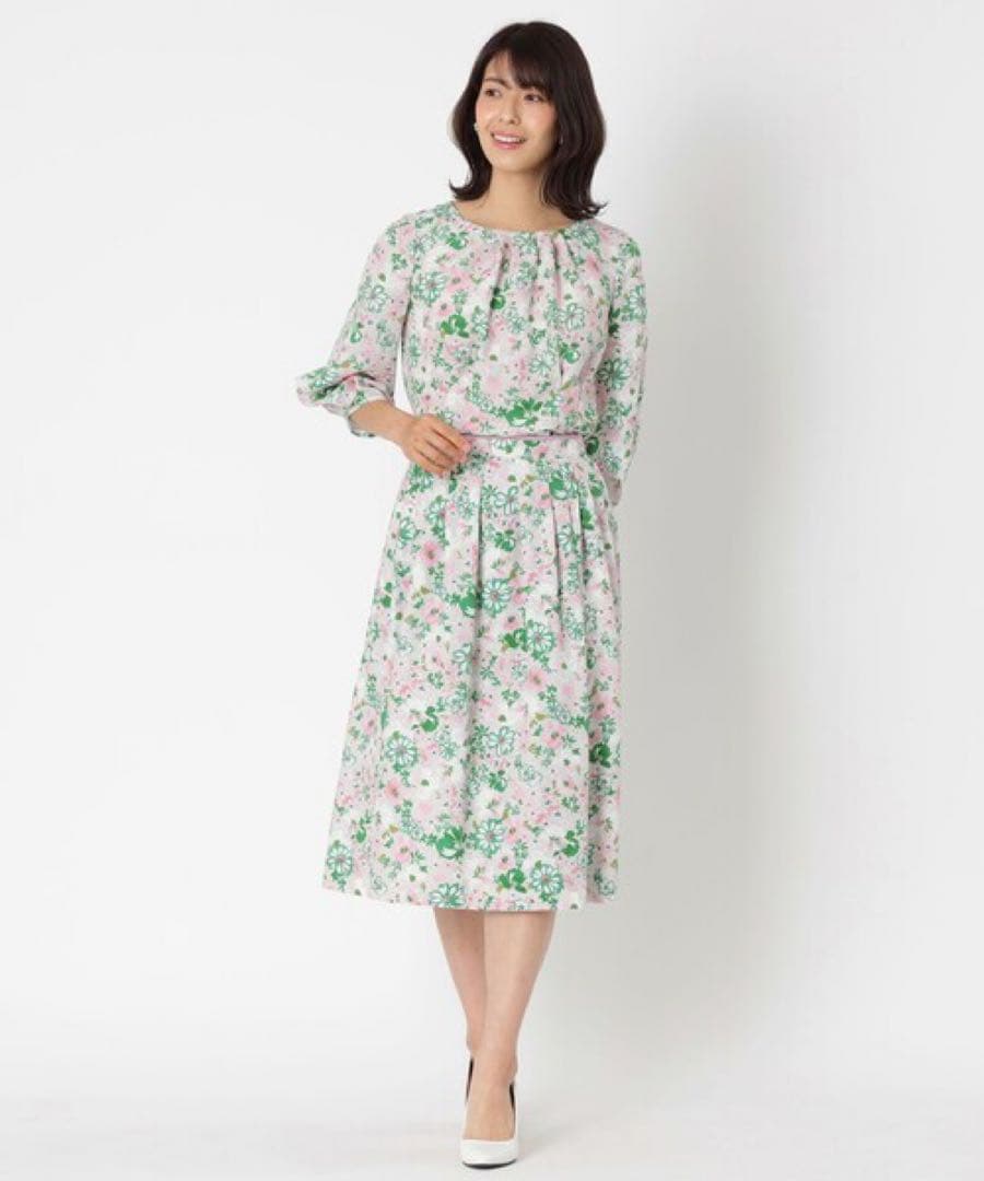 【美品】TO BE CHIC 膝丈スカート&8部袖ブラウス　花柄セットアップ 美品】TO BE CHIC 膝丈スカート&8部袖ブラウス 花柄セットアップ