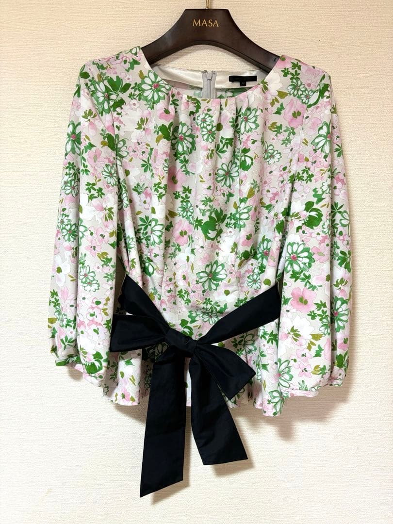 美品】TO BE CHIC 膝丈スカート&8部袖ブラウス 花柄セットアップ