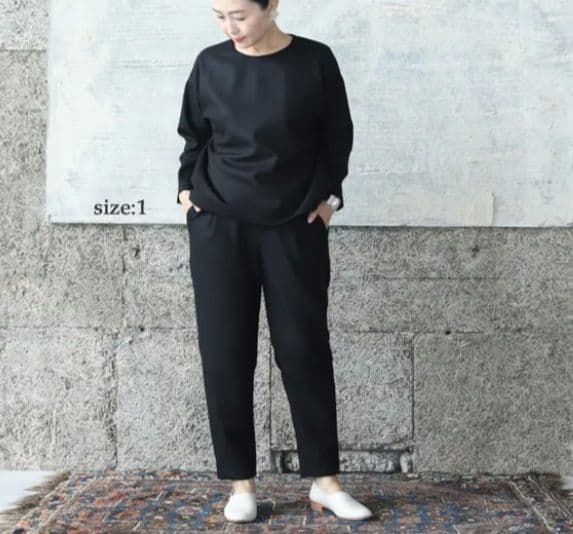 美品evam eva【定価2.5万】ブラックタックパンツ 美品evam eva【定価