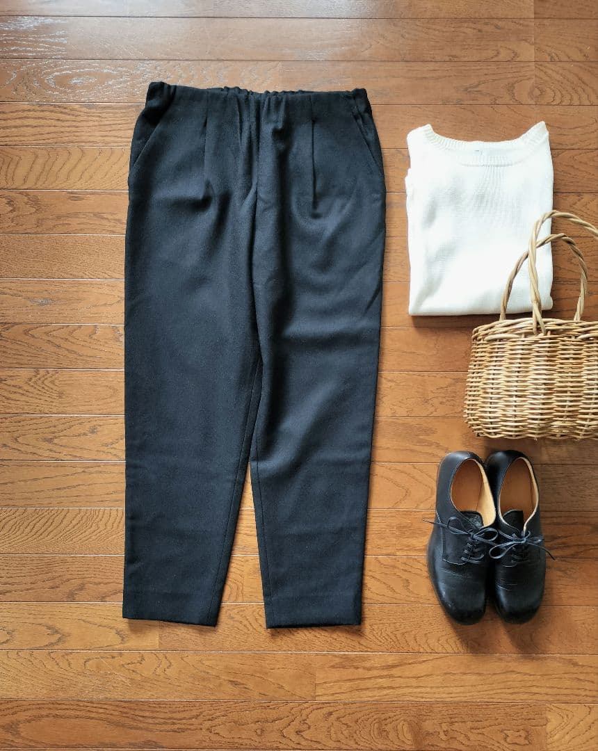 美品evam eva【定価2.5万】ブラックタックパンツ 美品evam eva【定価