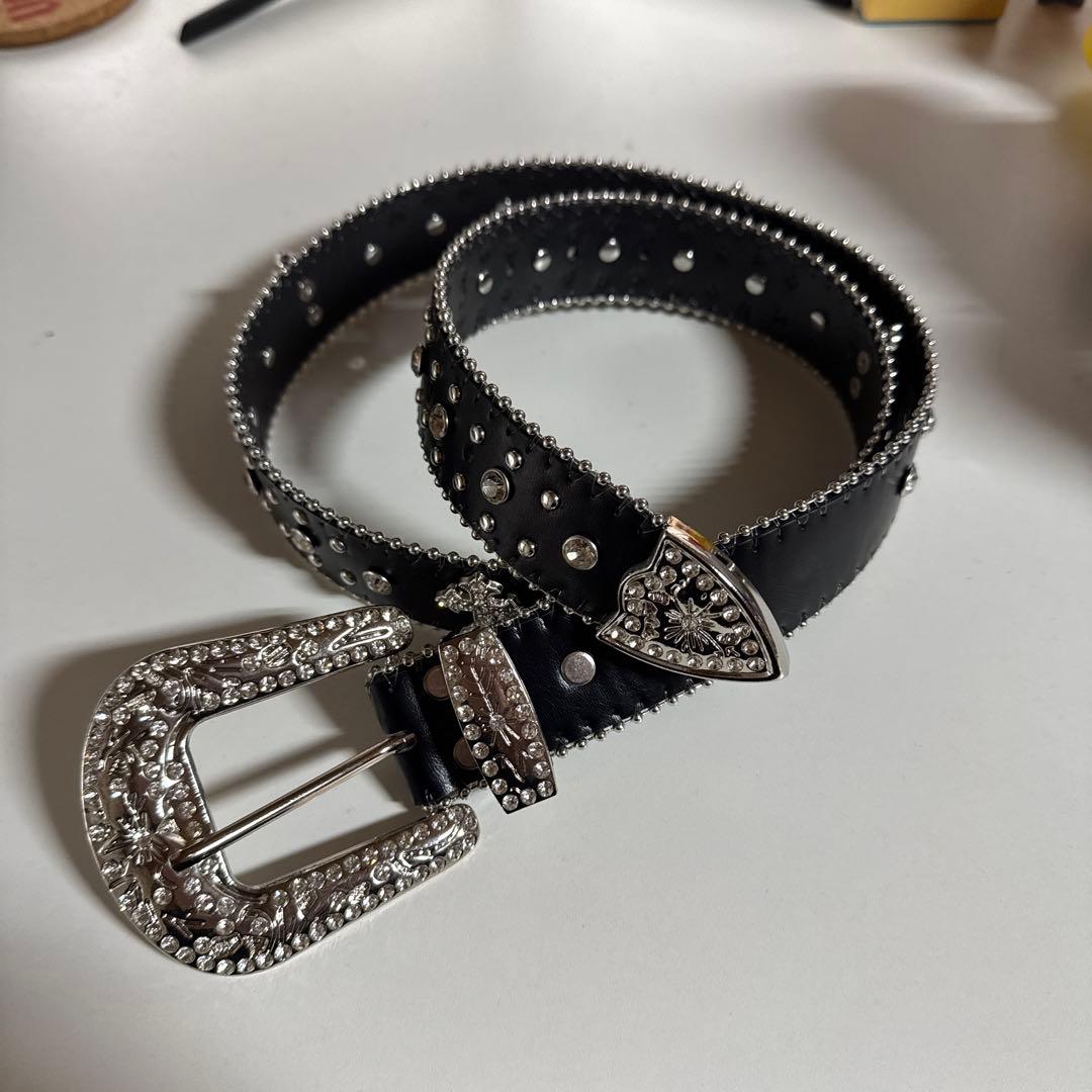 スタッズ付きブラックベルト - メルカリ