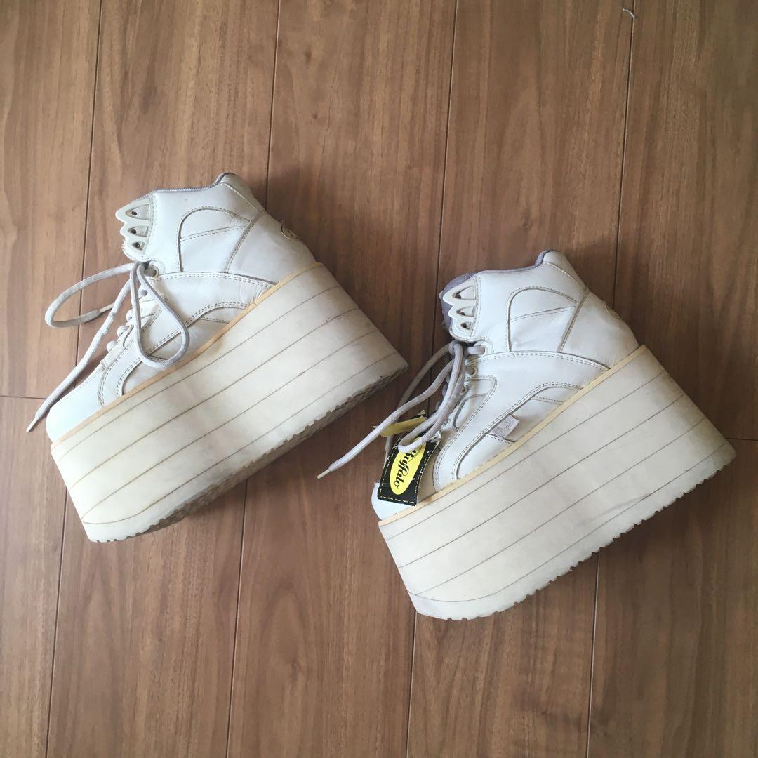 希少⭐︎Buffalo LONDON バッファロー ロンドン厚底スニーカー - メルカリ