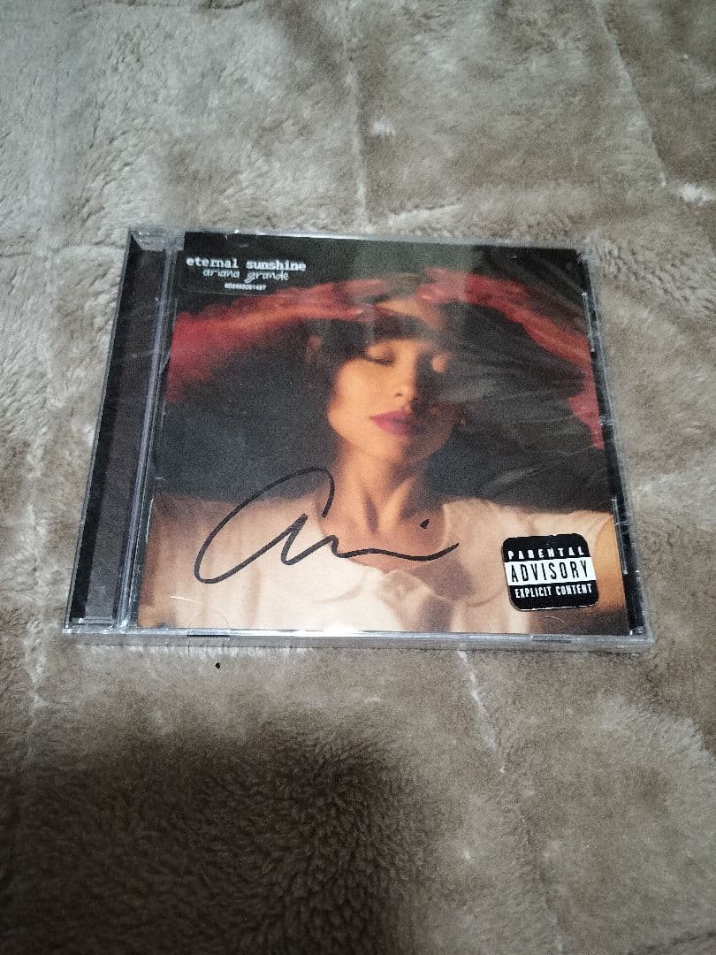 アリアナ・グランデ サイン入り CD - メルカリ