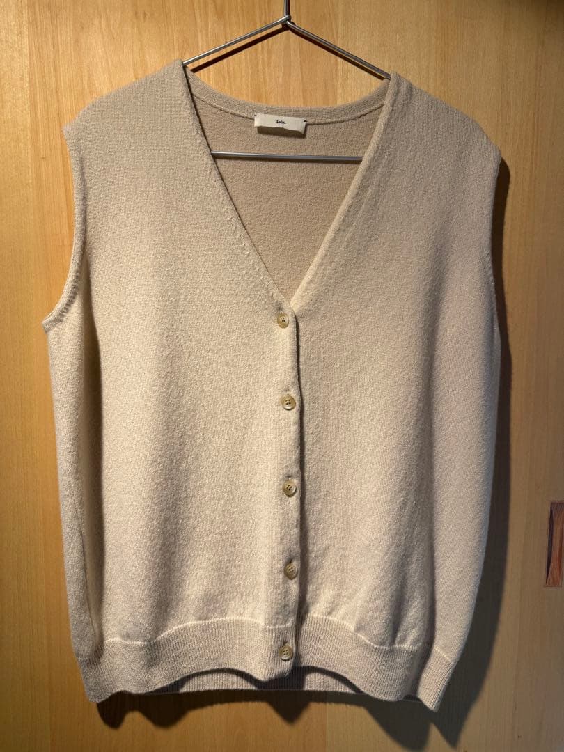 井川遥 loin.（ロワン） カシミアベスト - メルカリ