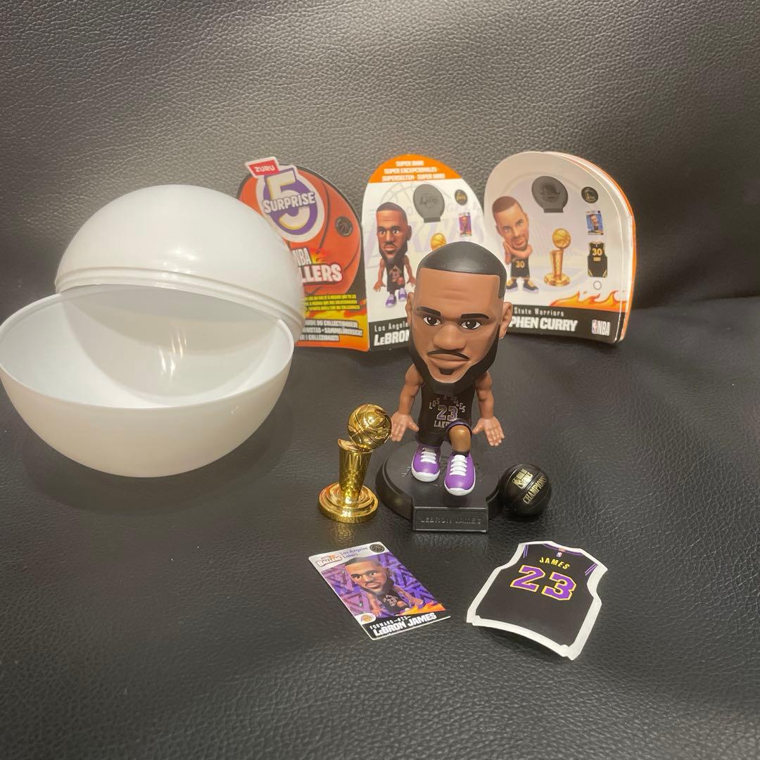 【スーパーレア】5 サプライズ NBA ballers レブロンジェイムズ NBA BALLERS レブロン ジェームズ フィギュア ZURU 5サプライズ - メルカリ