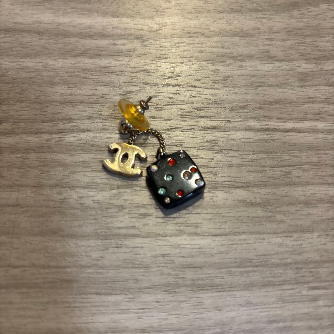 ココシャネル　お化粧パレットピアス　ロゴ ココシャネル お化粧パレットピアス ロゴ ココシャネル お化粧パレット