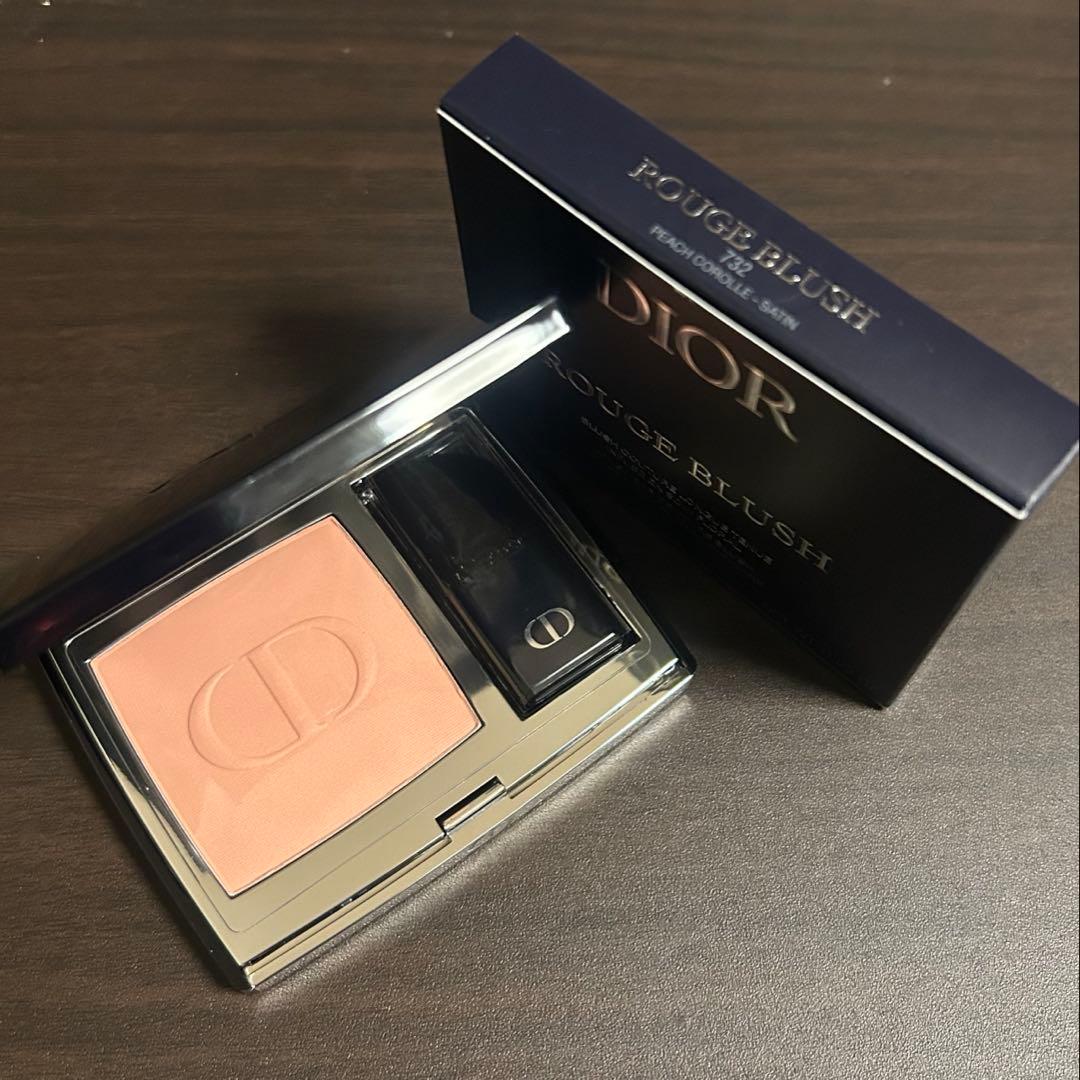 ディオールスキン　ルージュブラッシュ 732 𝐃𝐈𝐎𝐑 ディオールスキン ルージュ ブラッシュ 732 ピーチ コロール