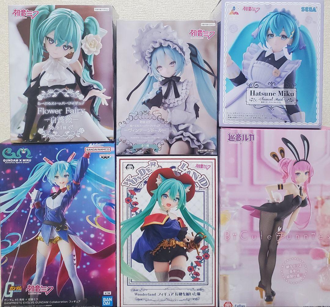 初音ミク　プライズフィギュア 初音ミク』マイクスタンドを片手にステージに立つ姿でプライズ