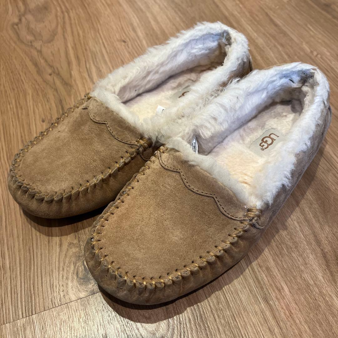 UGG モカシン スカラップドモック 24センチ - メルカリ