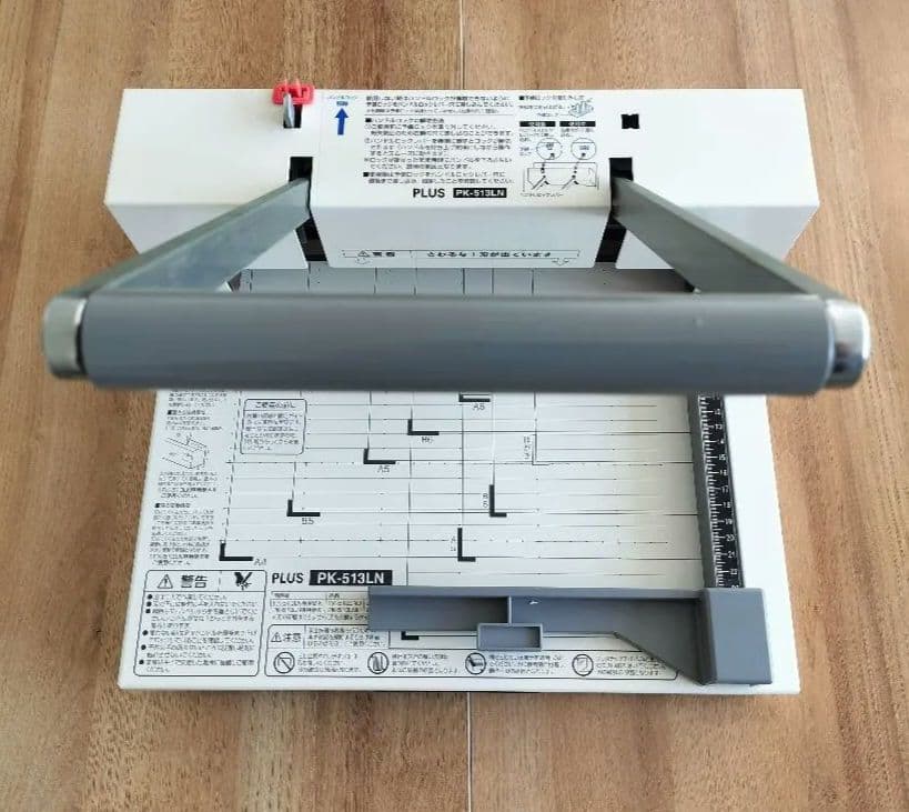 PLUS PK-513LN 裁断機 A4サイズ対応 断裁機 PK-513LN｜手動断裁機｜切る用品｜製品情報 | プラス株式会社