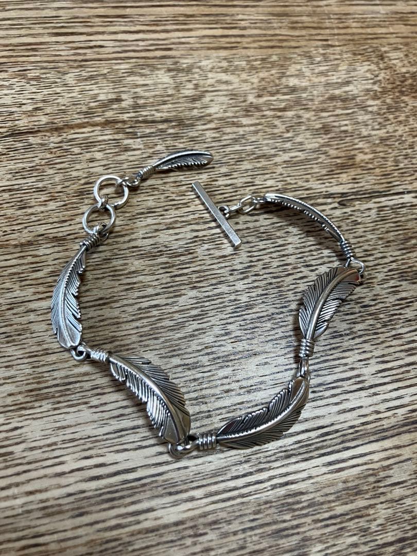 ナバホ族Harvey Maceハーヴィーメイス シルバーフェザー5連ブレスレット ハーヴィーメイス フェザー ブレスレット｜マライカ公式通販