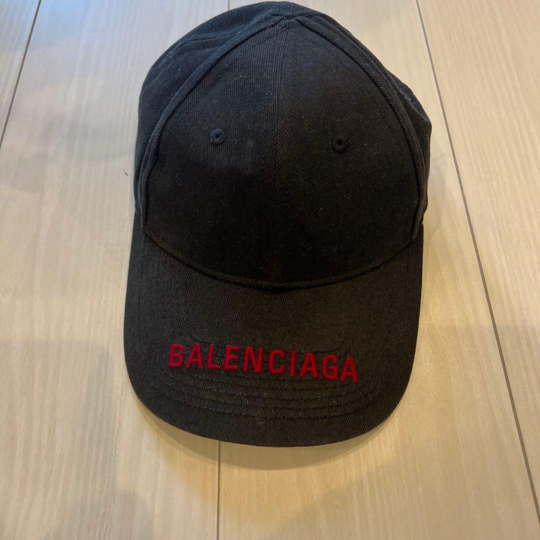 BALENCIAGA ブラック ベースボールキャップ - メルカリ