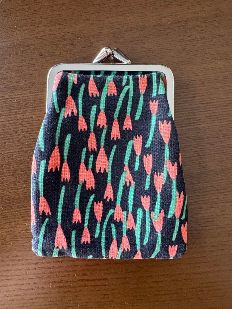 マリメッコ がま口ポーチ チューリップ柄 - メルカリ