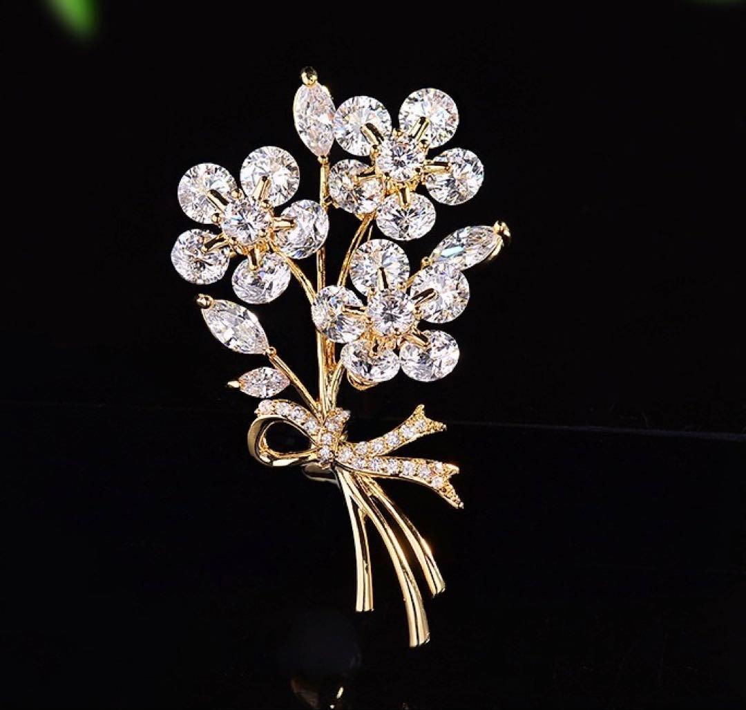 スワロフスキークリスタル桜花束ブローチジルコン花コサージュ - メルカリ