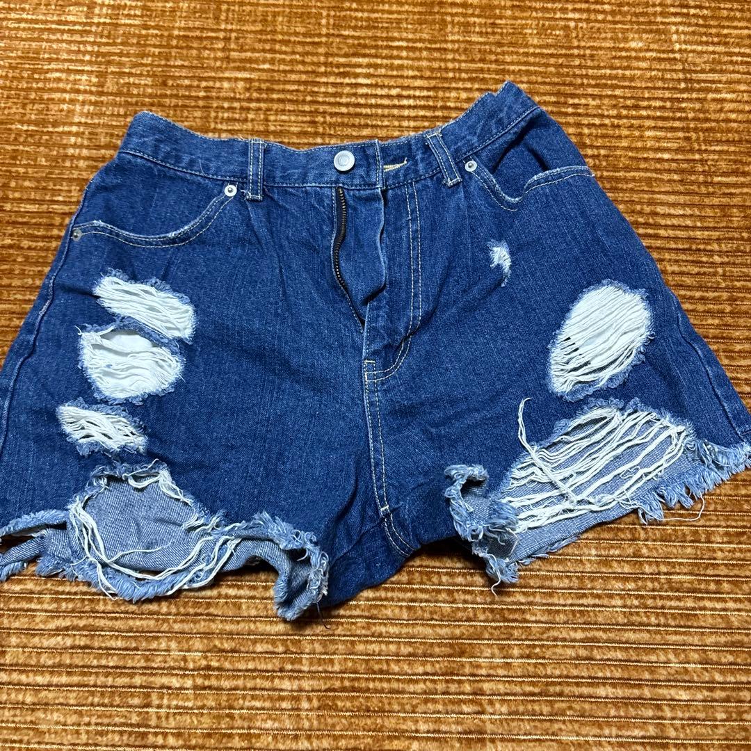 ダメージ加工ダークブルーショートパンツ - メルカリ