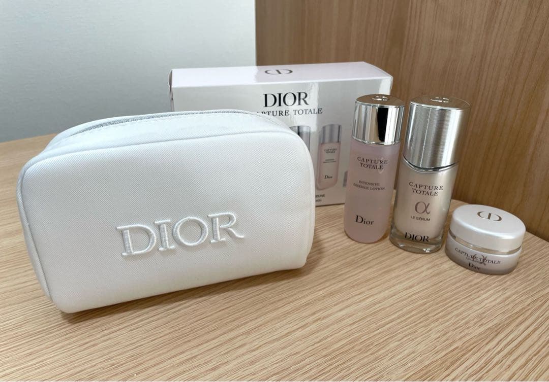 Dior ディオール CAPTURE TOTALE 美容液 クリーム ポーチ付 - メルカリ