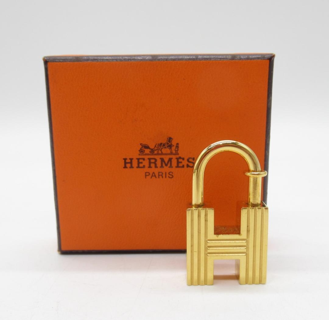 エルメス　カデナ　Hモチーフ H2000 ゴールド 中古品 HERMES(エルメス) キーホルダー(チャーム) H2000 ゴールド カデナ/H