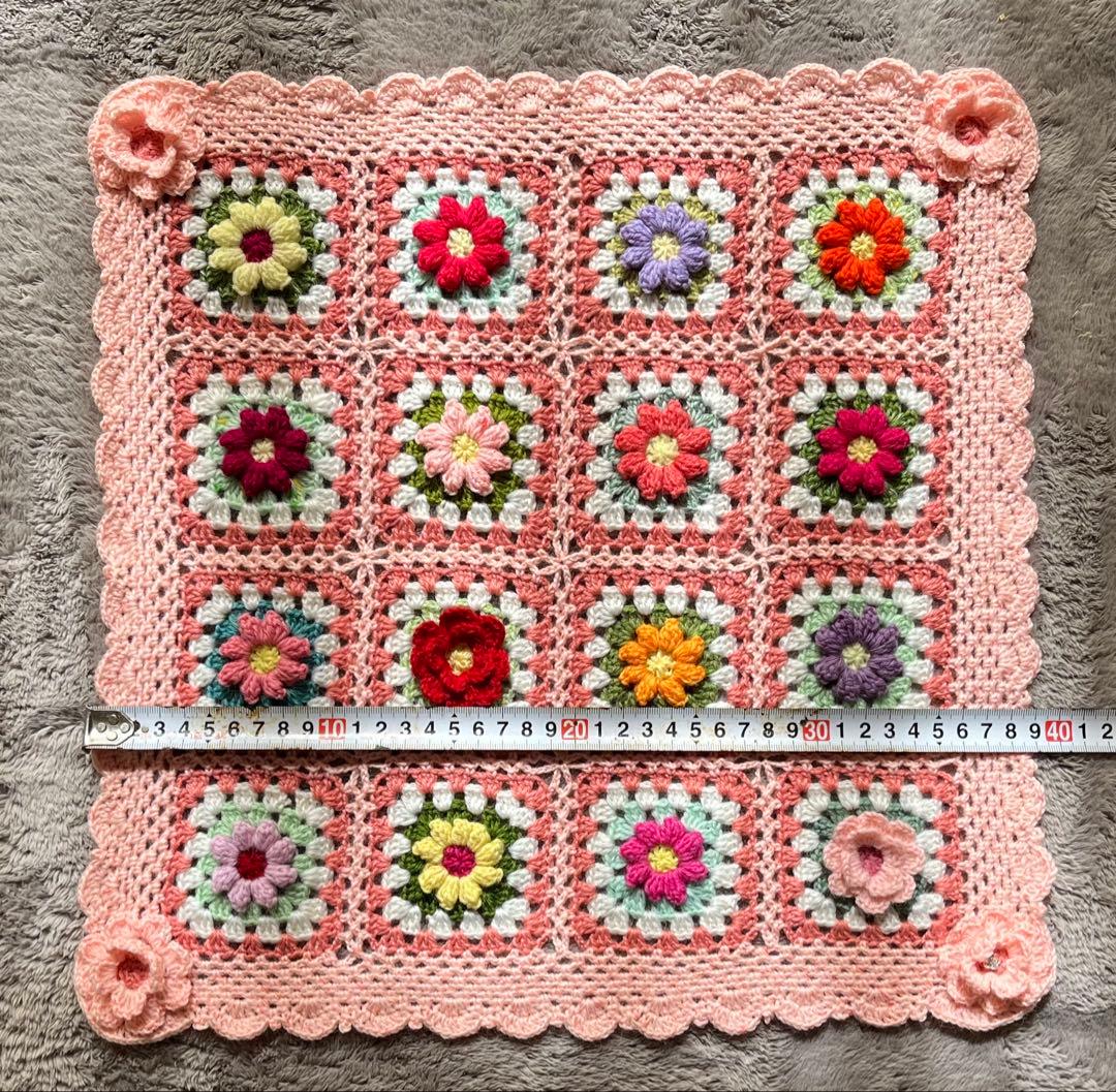 マルチカバーぷっくりお花のモチーフ編み グラニースクエア - メルカリ