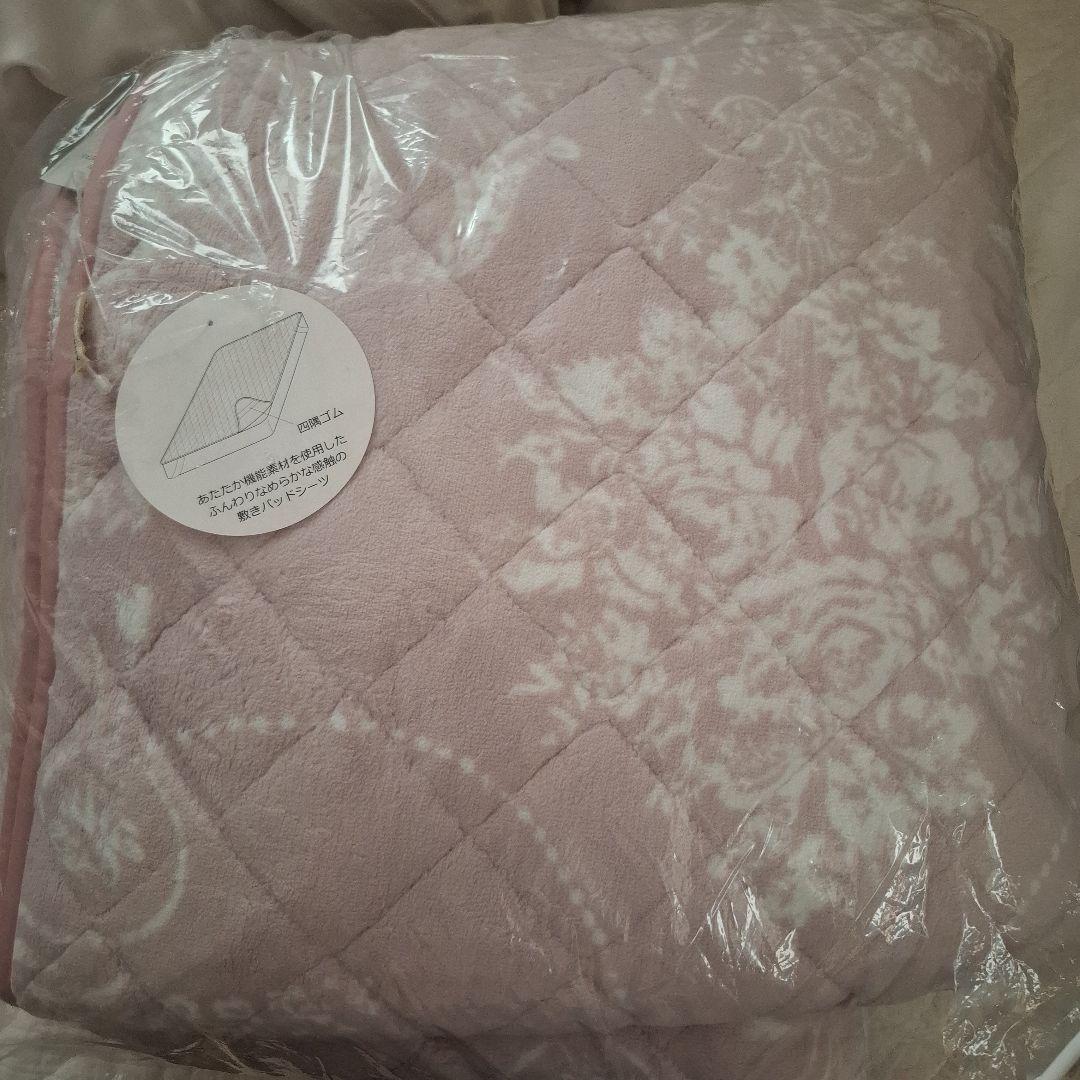 ローラアシュレイ　花柄パッドシーツ ピンク　ダブル Amazon.co.jp: ローラアシュレイ ベッドカバー ピンクローズ ベッド