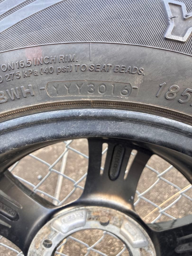 12/8まで専用　ジムニー スタッドレス 185/85/R16 4本セット