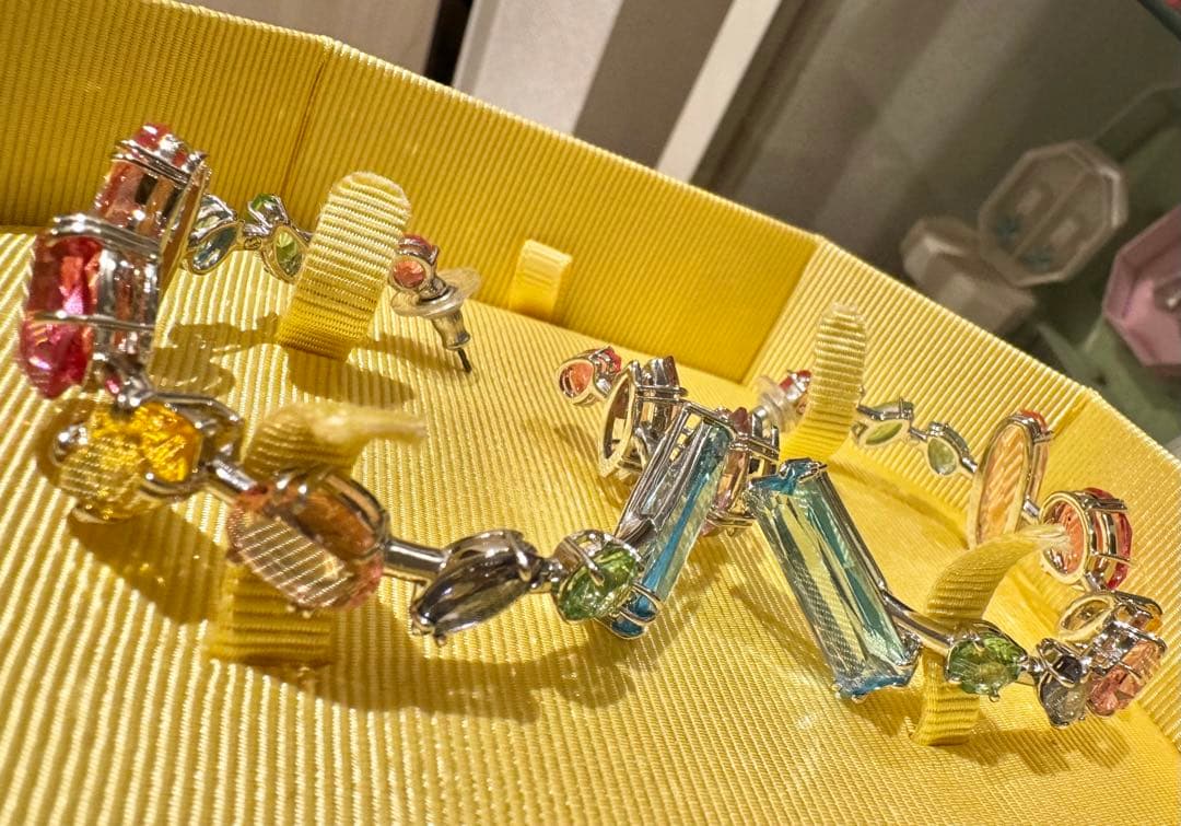 け*授様 スワロフスキー gema フープ ピアス マルチカラー - メルカリ