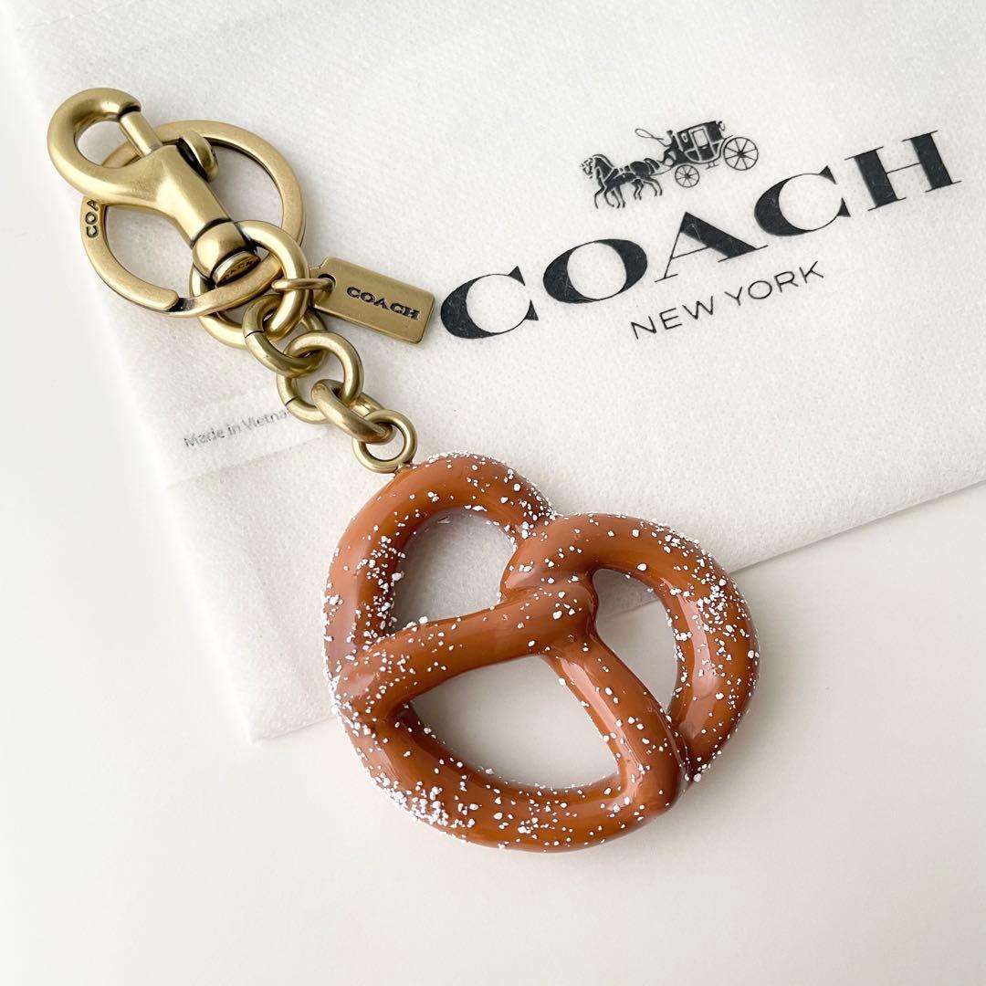 コーチ COACH バッグチャーム プレッツェル キーホルダー 新品 - メルカリ