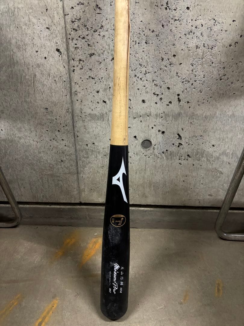 NPB硬式木製バット 大山悠輔選手 折れたバット - メルカリ