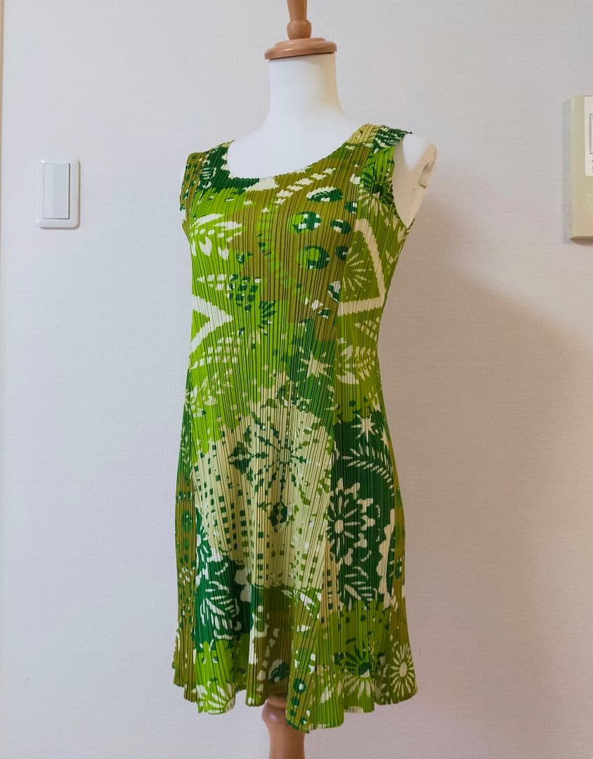 美品 PLEATS PLEASE ノースリーブワンピース 3サイズ - メルカリ